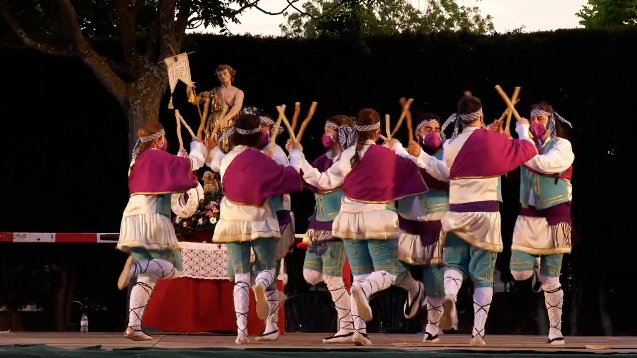 Paloteado de San Juan de Tudela. Baile del Rosco (danza de palos). 2021. F.: Roberto Apastegui Mangado