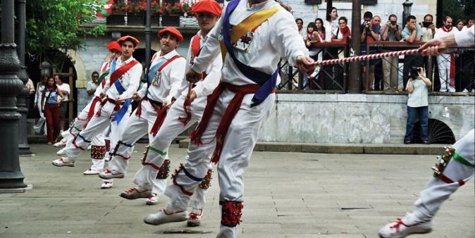 Lesaka, 2003. Zeharkakoa. Arg.: Mikel Larreategi (Dantzan.eus)