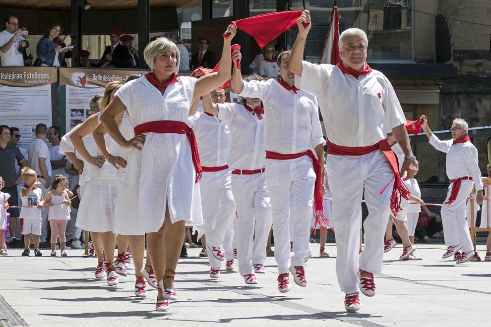 Lizarrako Larrain Dantza. 2019. Katea. It: Montxo AG (DN)