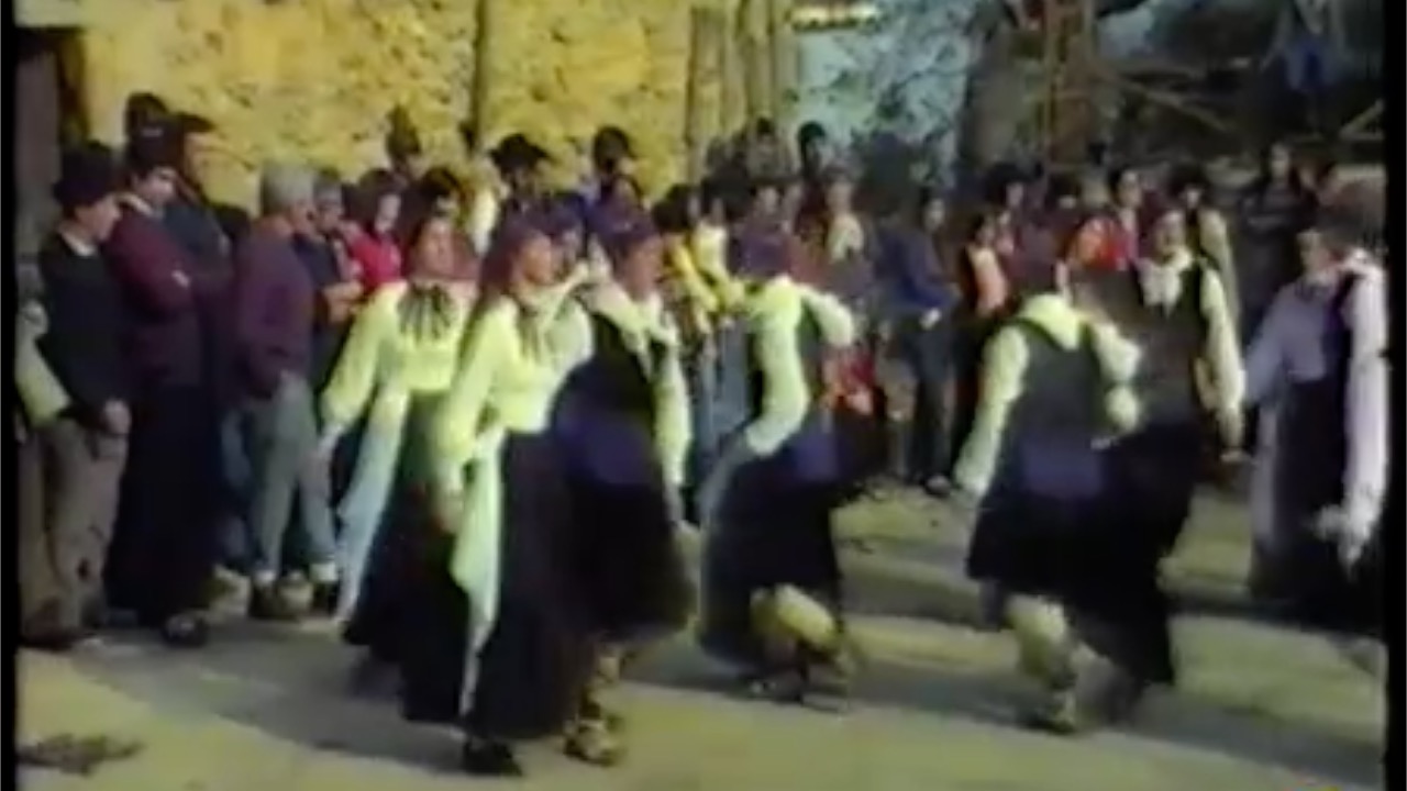 Ingurutxo de Auritz-Burguete. Karrika dantza. F.: Galdakaoko Andra Mari Dantza Taldea