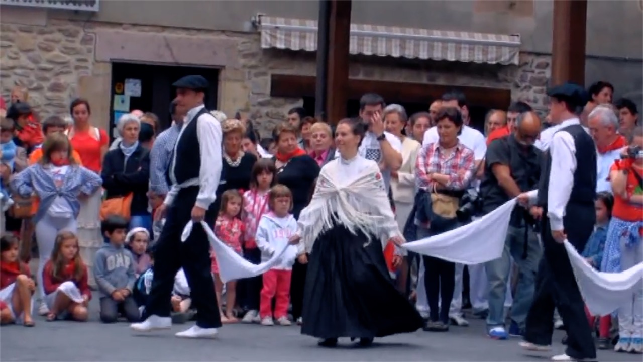 Doneztebeko Trapatan. Soka dantza edo Zortzikoa. 2013. E.X. Dueñas