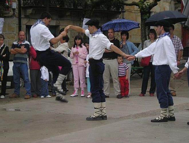 Lakuntza. Alkate Dantza. Zortzikoa. Día del Corpus de2014. Web de Ayto. de Lakuntza