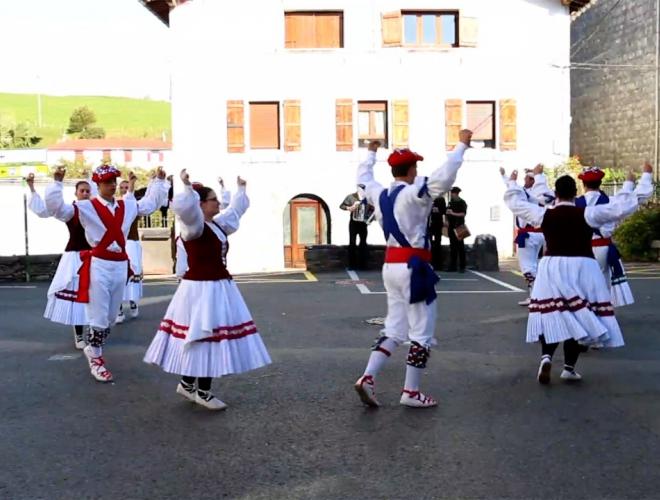 Igantziko Dantza Luzea. Mutil dantza. 2019. It.: Ortzadar