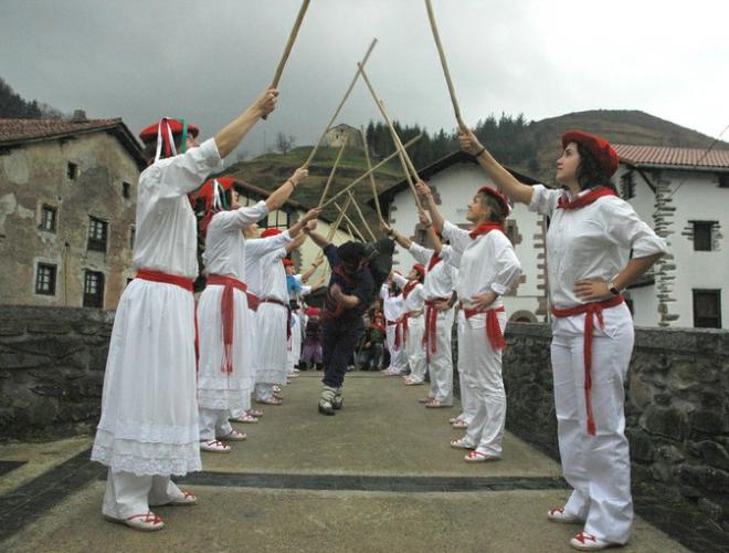 Goizuetako Zahagi dantza. 2007. Dantzan.eus