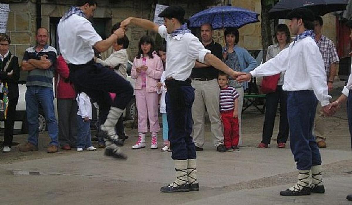 Lakuntza. Alkate Dantza. Zortzikoa. Día del Corpus de2014. Web de Ayto. de Lakuntza