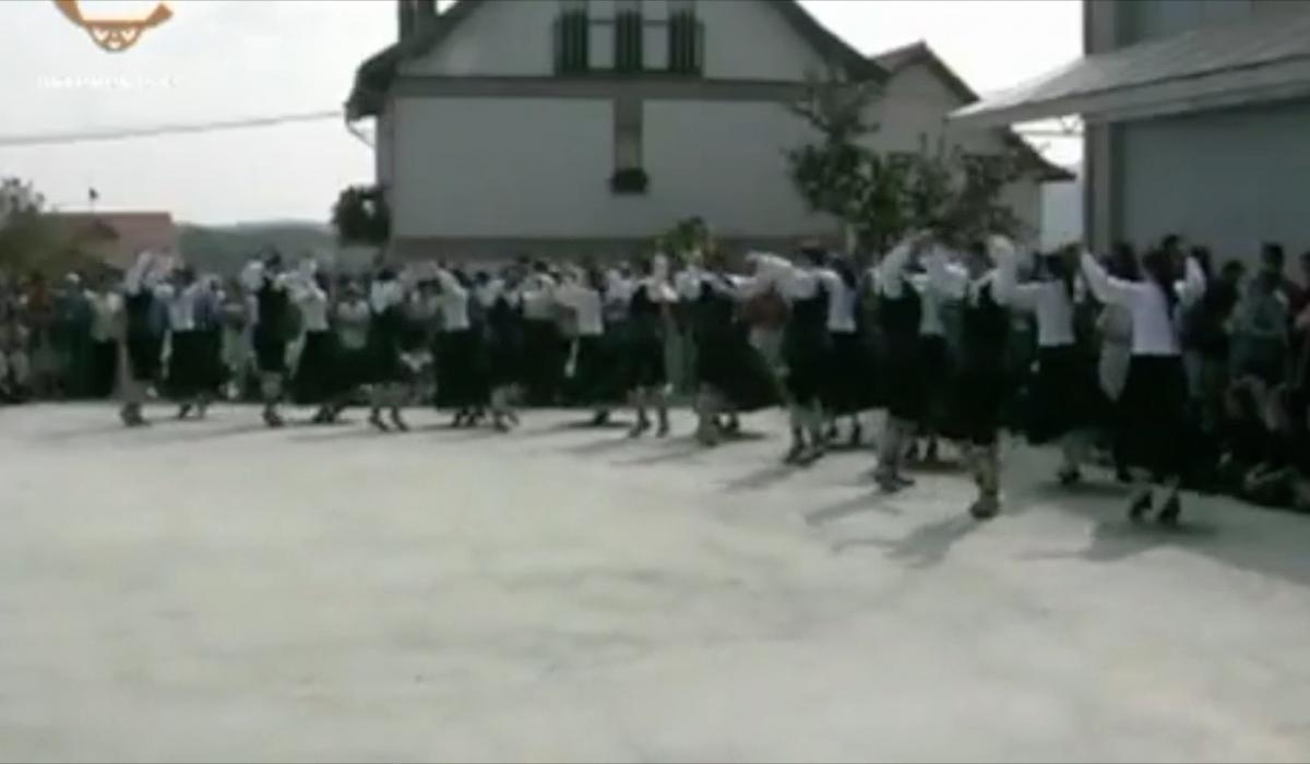 Aurizko Ingurutxoa. Galdakaoko Andra Mari Dantza Taldea