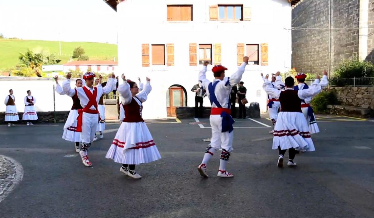 Igantziko Dantza Luzea. Mutil dantza. 2019. It.: Ortzadar