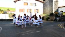 Dantza Luze de Igantzi. Karrika dantza. 2019. It.: Ortzadar